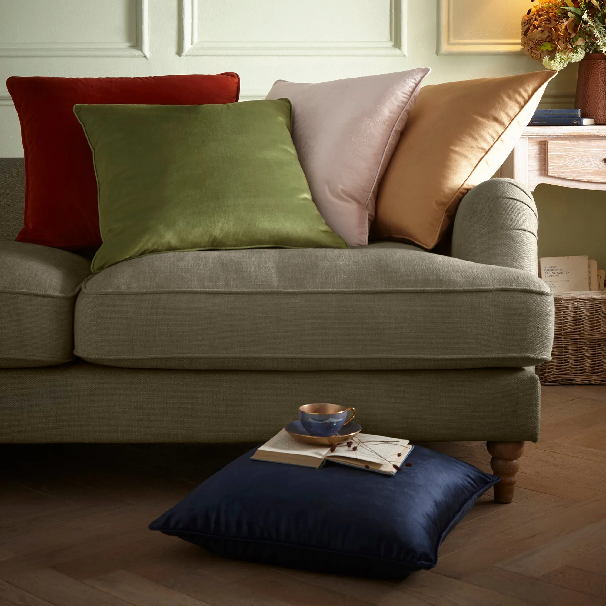 Appletree Heritage Harlan Cushion - Olive