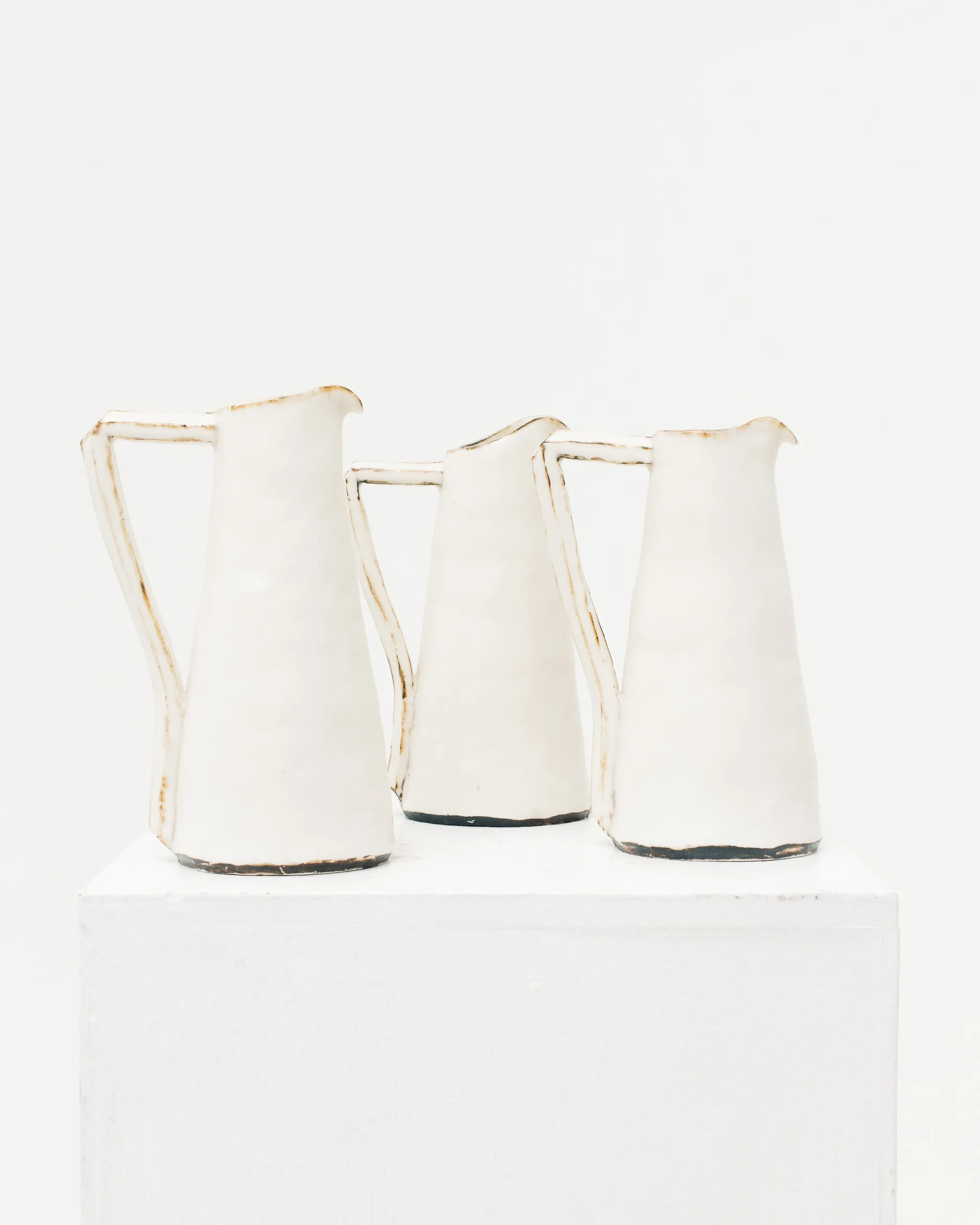 Ayame Bullock White Antique Rim Decanter