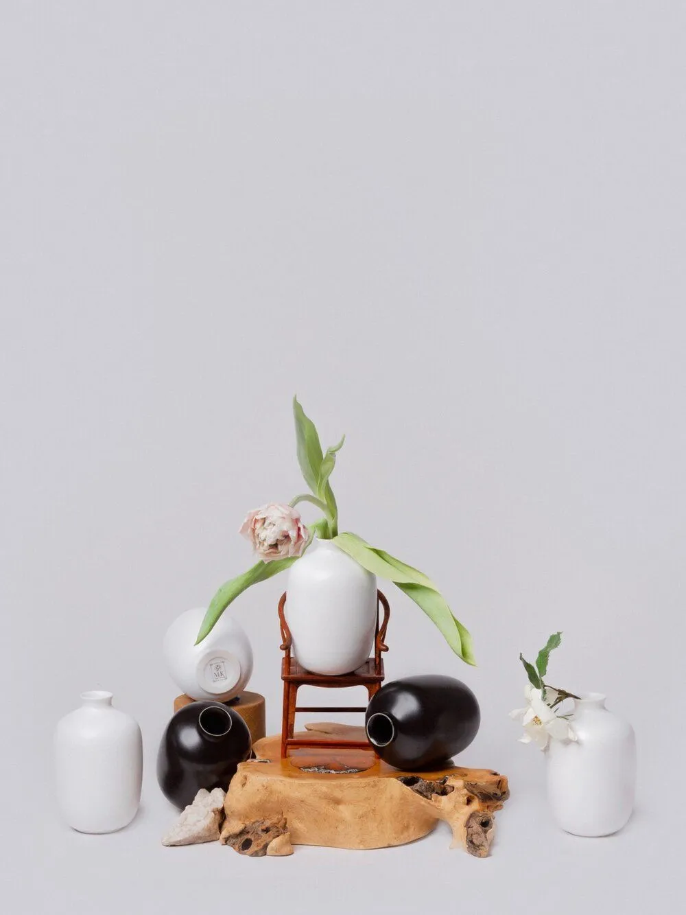 BLACK OR WHITE MINI VASE 10 (MV10)
