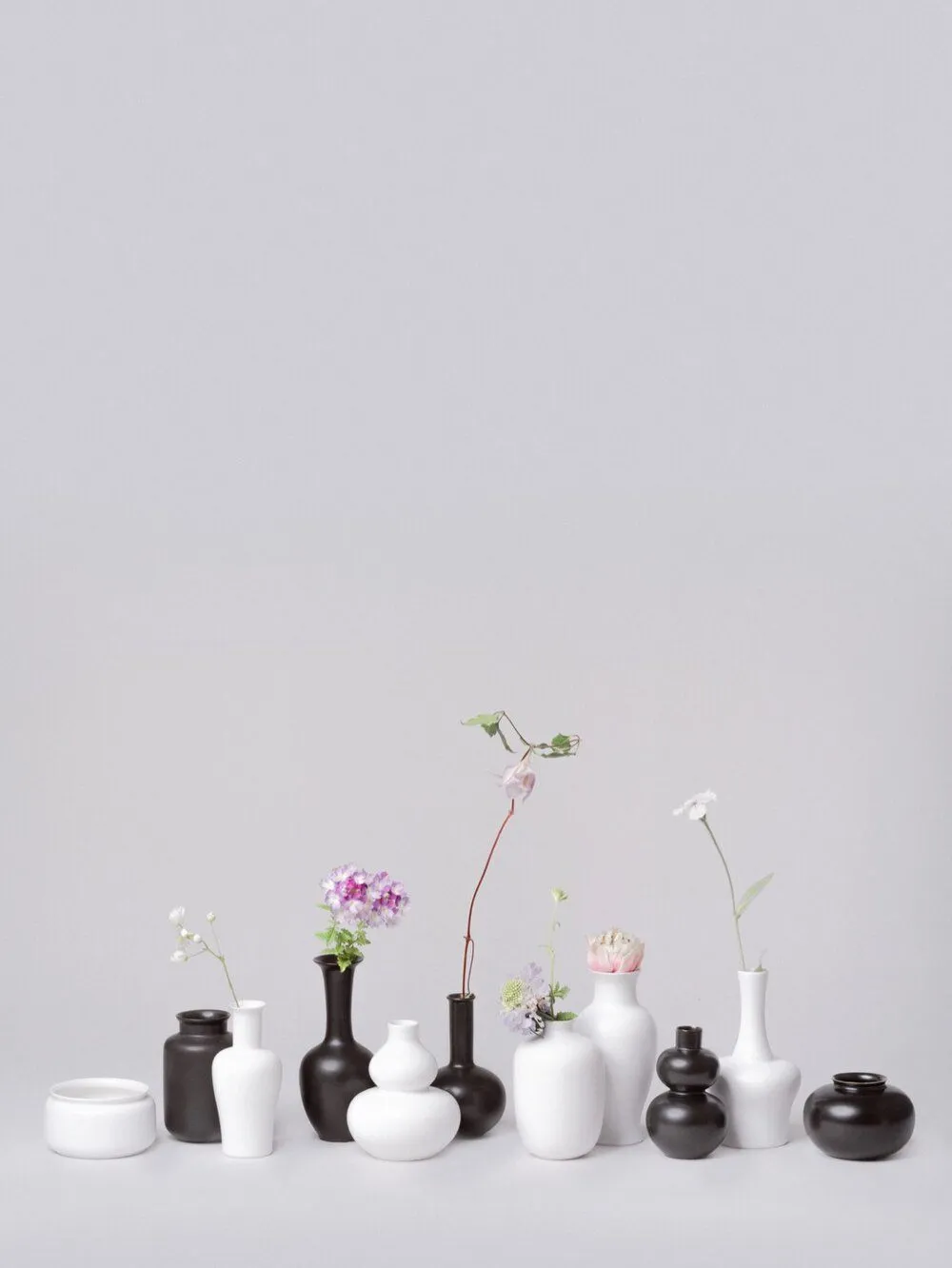 BLACK OR WHITE MINI VASE 10 (MV10)